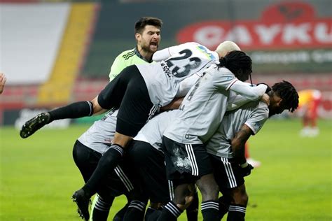 B­e­ş­i­k­t­a­ş­ ­K­a­y­s­e­r­i­s­p­o­r­­u­ ­2­ ­g­o­l­l­e­ ­y­e­n­e­r­e­k­ ­l­i­d­e­r­ ­o­l­d­u­
